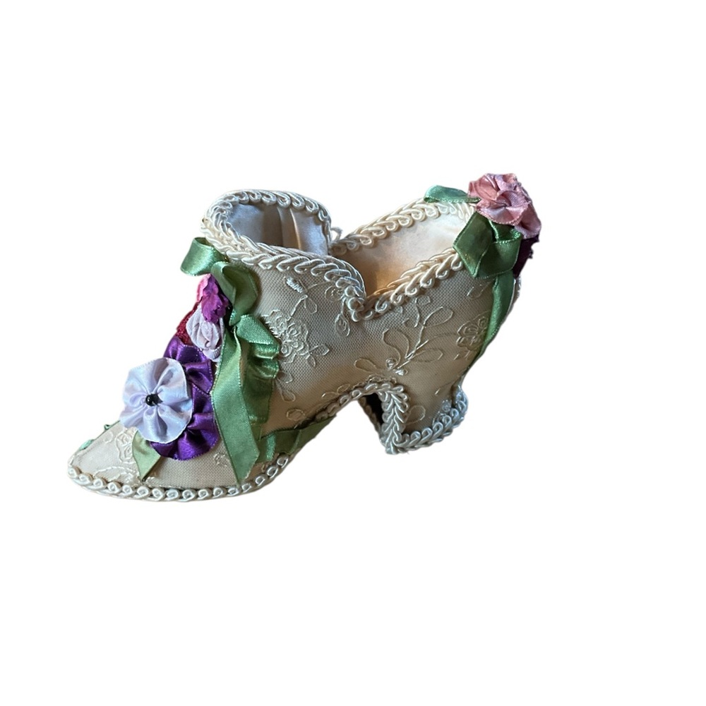 Katherine Collection Wayne Kleski 4.25 Green Victorian Shoe Ornament.